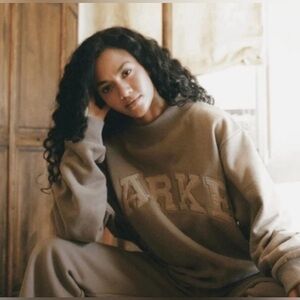 Parke L/XL Latte Mockneck Sweatshirt. 🥥⚡️